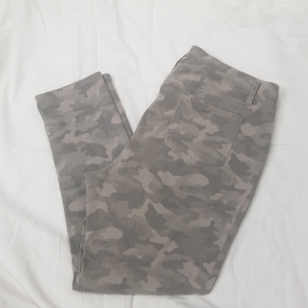Faded Glory Camo Print Leggings with elastic waist